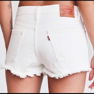 501 Levi’s White Shorts